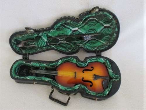 A VINTAGE MINIATURE VIOLIN IN CASE