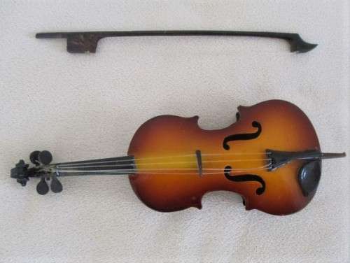 A VINTAGE MINIATURE VIOLIN IN CASE