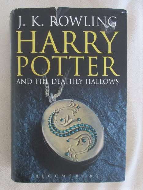 HARRY POTTER AND THE DEATHLY HALLOWS - 1ST EDITION HARD COVER WITH DUST JACKET