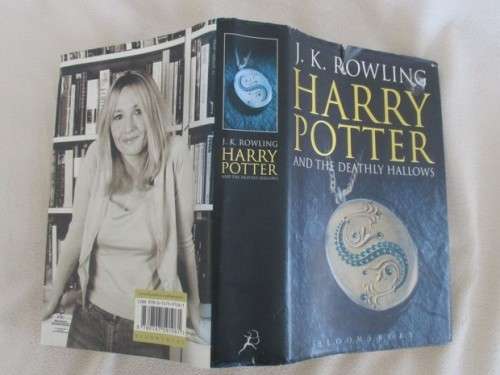 HARRY POTTER AND THE DEATHLY HALLOWS - 1ST EDITION HARD COVER WITH DUST JACKET