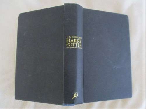 HARRY POTTER AND THE DEATHLY HALLOWS - 1ST EDITION HARD COVER WITH DUST JACKET