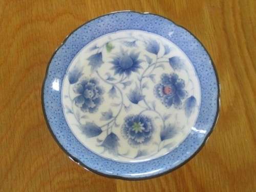 TWO SMALL SHALLOW JAPANESE BLUE AND WHITE DISHES - SIGNED