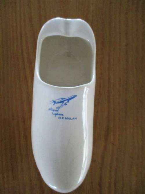 VINTAGE AIRPORT AFRICANA - D.F. MALAN AIRPORT, CAPE TOWN ASHTRAY
