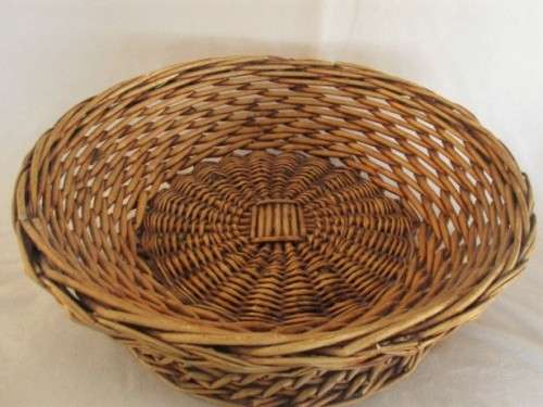 A LOVELY WICKER FRUIT "BOWL" FOR THAT VINTAGE KITCHEN