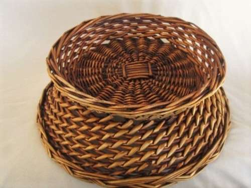 A LOVELY WICKER FRUIT "BOWL" FOR THAT VINTAGE KITCHEN