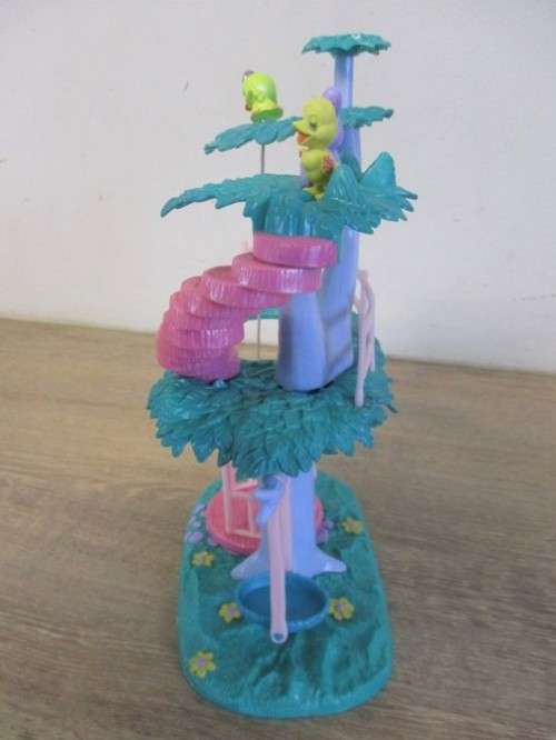 A CUTE TREEHOUSE WITH LIFT FOR YOUR LPS, SYLVANIAN FAMILY OR SMALL DOLLS AND FAIRIES