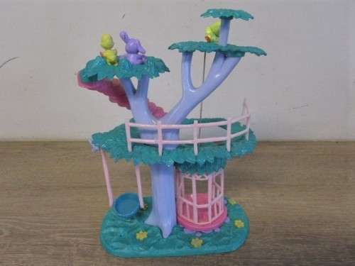 A CUTE TREEHOUSE WITH LIFT FOR YOUR LPS, SYLVANIAN FAMILY OR SMALL DOLLS AND FAIRIES