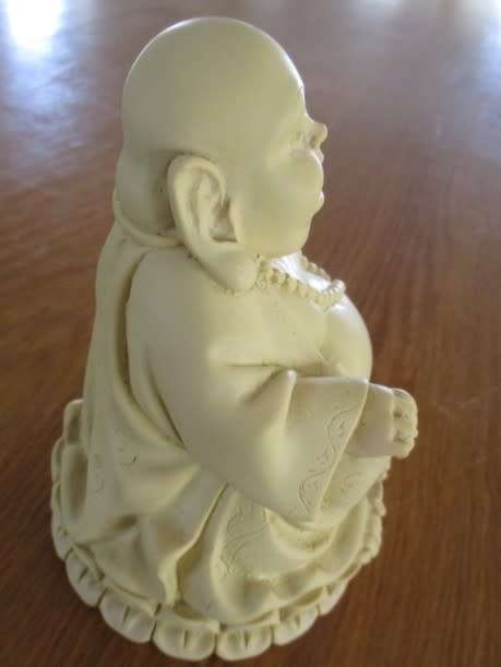 A NICE-SIZED, DETAILED BUDDHA FIGURINE
