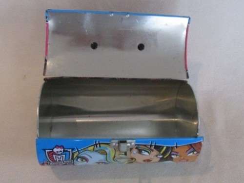 FOR THE MONSTER HIGH FANS - A CUTE METAL MONSTER HIGH CARRY CASE
