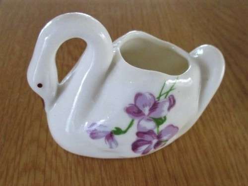 SIX PORCELAIN PRINTER'S TRAY ORNAMENTS WITH PRETTY VIOLETS