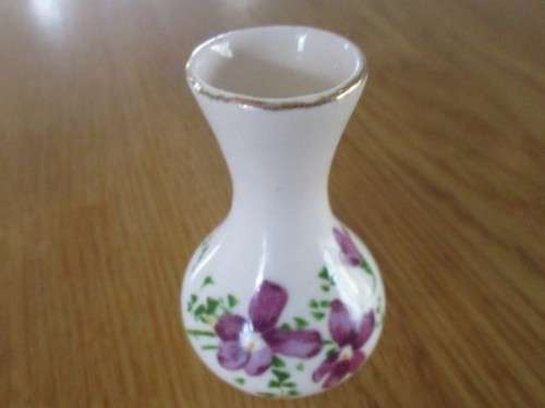 SIX PORCELAIN PRINTER'S TRAY ORNAMENTS WITH PRETTY VIOLETS