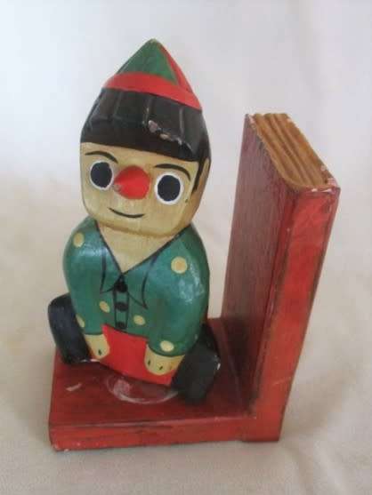 A VINTAGE WOODEN PINOCCHIO BOOK END