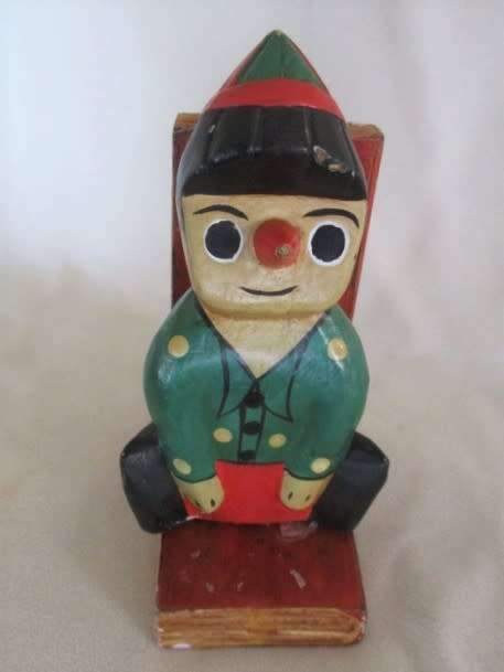 A VINTAGE WOODEN PINOCCHIO BOOK END
