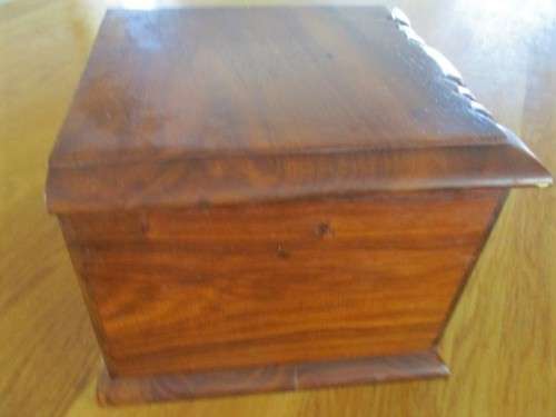 A VERY LARGE VINTAGE SOLID WOODEN BOX MADE FROM RARE 'ALL BROWN KIAAT' - HUMIDOR?JEWELLERY BOX?