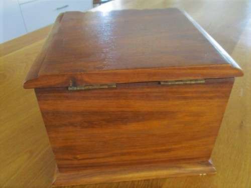 A VERY LARGE VINTAGE SOLID WOODEN BOX MADE FROM RARE 'ALL BROWN KIAAT' - HUMIDOR?JEWELLERY BOX?