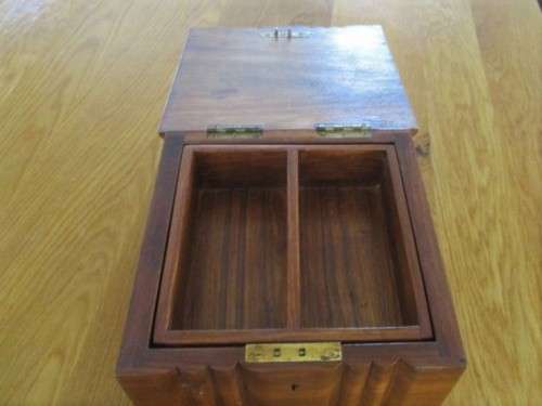 A VERY LARGE VINTAGE SOLID WOODEN BOX MADE FROM RARE 'ALL BROWN KIAAT' - HUMIDOR?JEWELLERY BOX?