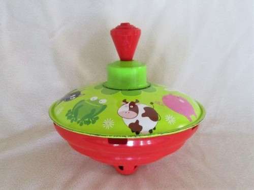 A TINPLATE SPINNING TOP IN GREAT WORKING CONDITION