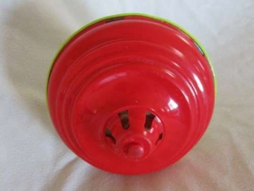 A TINPLATE SPINNING TOP IN GREAT WORKING CONDITION