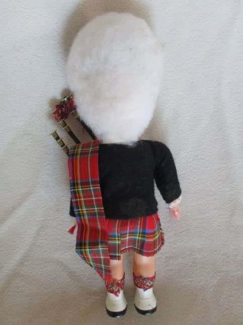 A SMALL VINTAGE SCOTTISH BAGPIPE PLAYER
