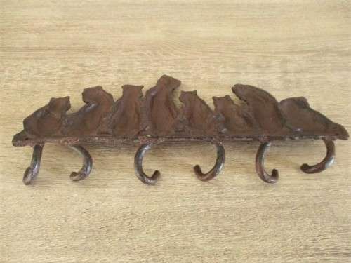 SO UNIQUE!! A CAST IRON 6  HOOK WALL RACK WITH CATS' TAILS AS HOOKS FOR KEYS/COATS/TOWELS!