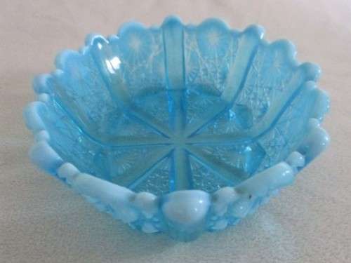 AN EXQUISITE VINTAGE FENTON TURQUOISE ART GLASS BON-BON DISH