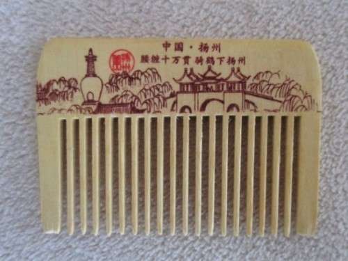 A MOST UNUSUAL VINTAGE BAMBOO WOOD COMPACT MIRROR AND COMB