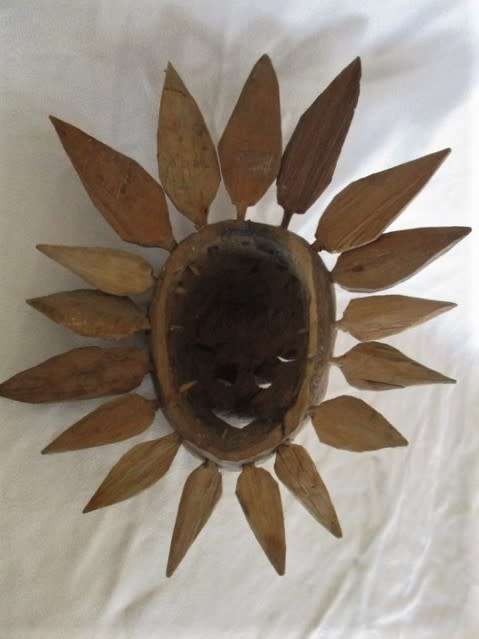 A VINTAGE HAND CARVED WOODEN MASK FROM NYASALAND (NOW MALAWI)