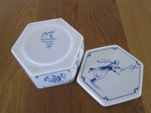 A RARE VINTAGE 1940's/50's  LARGER DELFT TRINKET DISH SIGNED BY PETER VAN DER KROEF