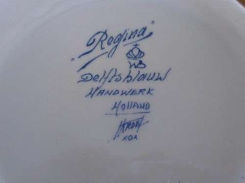 A RARE VINTAGE 1940's/50's  LARGER DELFT TRINKET DISH SIGNED BY PETER VAN DER KROEF