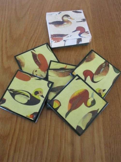 SIX VINTAGE COASTERS DISPLAYING VARIOUS DIFFERENT DUCKS - IN BOX - GREAT CONDITION