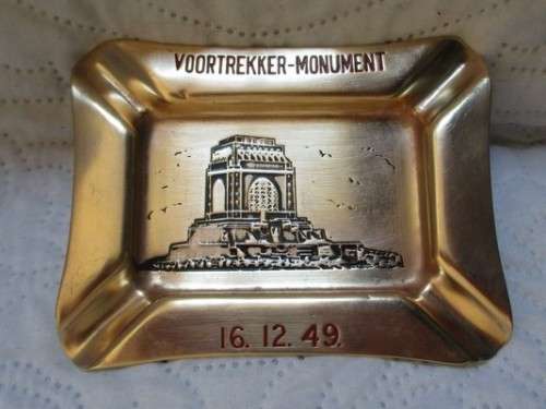 COLLECTABLE AFRICANA - VINTAGE VOORTREKKER MONUMENT BRASS ASHTRAY DATED 16 DECEMBER 1949