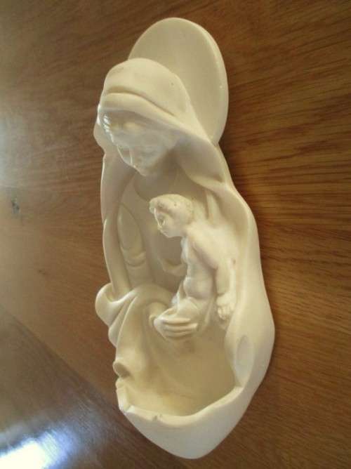 BEAUTIFUL VINTAGE BONDED MARBLE THREE DIMENSIONAL WALL PLAQUE OF HOLY MOTHER AND CHILD