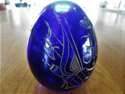 VINTAGE COBALT BLUE FABERGE GLASS EGG ETCHED WITH IMPERIAL RUSSIAN DOUBLE-HEADED EAGLE