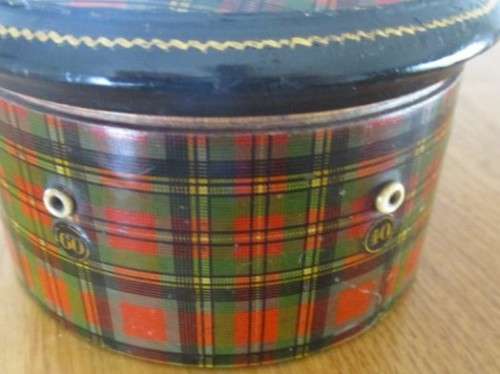 ANTIQUE (CIRCA 1867 - 1899) WOODEN MAUCHLINE WARE STRING BOX COMMEMORATING ROBERT BURNS - SO SPECIAL