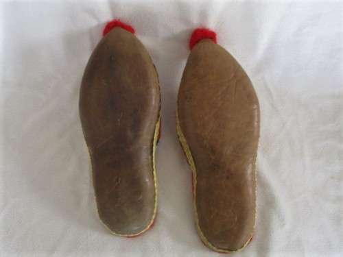 VINTAGE MULTI COLOURED SILK AND LEATHER GENIE/HAREM OTTOMAN TURKISH SLIPPERS - GREAT DISPLAY ITEM!!