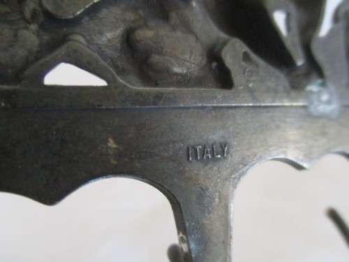 A VINTAGE ITALIAN MADE BRASS SIX HOOK WALL KEY/COAT/TOWEL/DISH CLOTH RACK WITH CUTE PLUMP CHERUBS