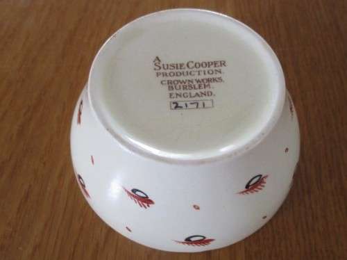 VINTAGE SUSIE COOPER COFFEE SET WITH UNUSUAL PATTERN (LOOKS LIKE EYE AND EYELASH) - CIRCA 1932-64