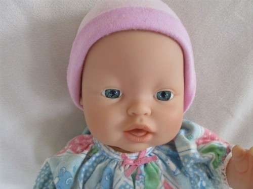 ADORABLE HEAD-TILTING/CRYING BABY DOLL IN GREAT CONDITION - 42CM - LOVE HER LITTLE MOUTH!