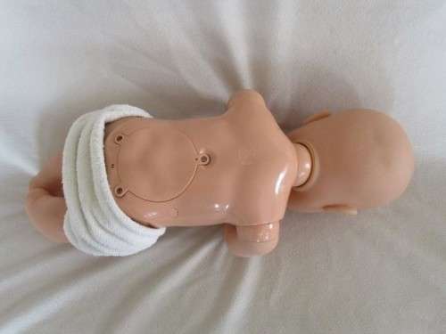 ADORABLE HEAD-TILTING/CRYING BABY DOLL IN GREAT CONDITION - 42CM - LOVE HER LITTLE MOUTH!