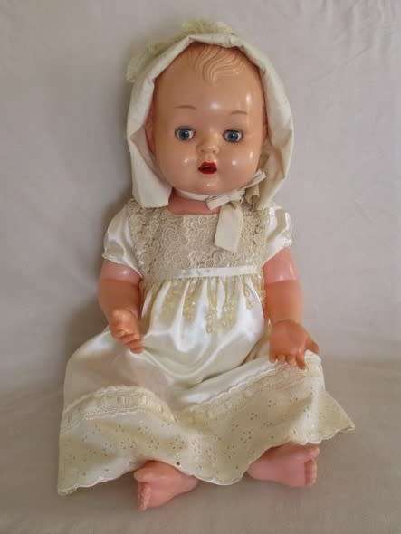 A LARGE 63CM TALL VINTAGE KADER DOLL WITH ROTATING WRISTS AND DARTING TONGUE - WONDERFUL CONDITION