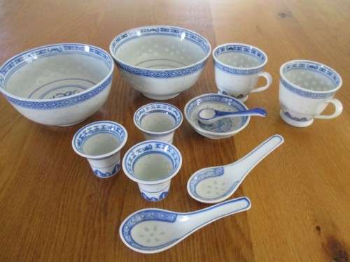 A BATCH OF CHINESE BLUE AND WHITE RICE GRAIN PATTERN PORCELAIN