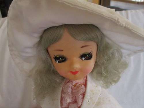 RARE FIND!! HIGHLY COLLECTABLE VINTAGE 1960's TWIGGY DOLL - 55 CM TALL ON STAND