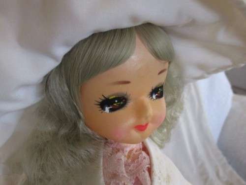 RARE FIND!! HIGHLY COLLECTABLE VINTAGE 1960's TWIGGY DOLL - 55 CM TALL ON STAND