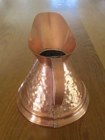 BEAUTIFUL LARGE HAND BEATEN COPPER WATERING CAN IN GREAT CONDITION