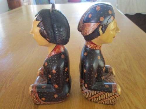 A PAIR OF VINTAGE VERY DECORATIVE WOODEN MIDDLE EASTERN BOOKENDS