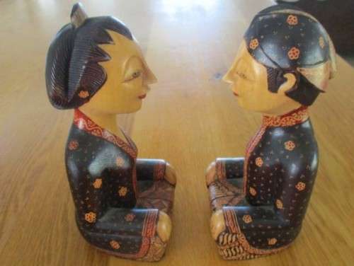 A PAIR OF VINTAGE VERY DECORATIVE WOODEN MIDDLE EASTERN BOOKENDS