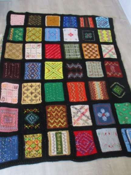 A STUNNING LARGE, THICK VINTAGE INTRICATELY HAND KNITTED AND CROCHETED BLANKET - 167CM X 123CM