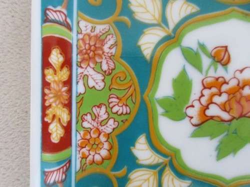 A PRETTY SMALL SQUARE SHAPED IMPERIAL HOKKAIDO IMARI PLATE