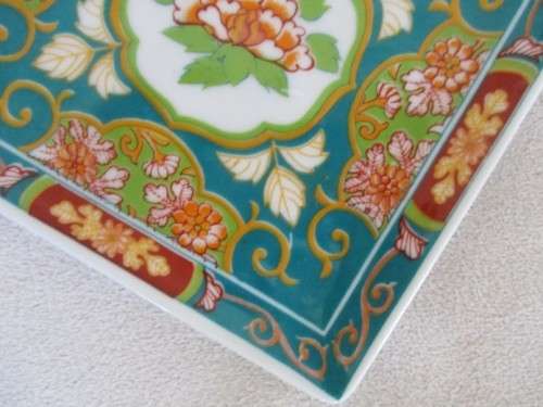 A PRETTY SMALL SQUARE SHAPED IMPERIAL HOKKAIDO IMARI PLATE