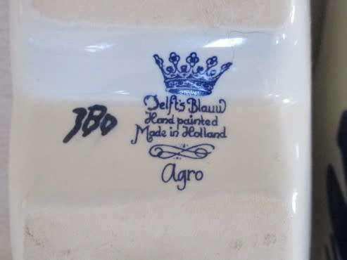 AN UNUSUAL PAIR OF HAND PAINTED DELFT'S BLAUW SHOES